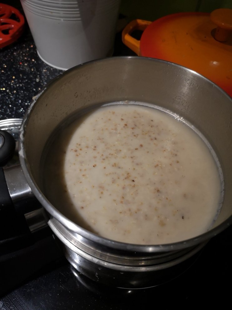 Clogstoun Porridgee after being left overnight 