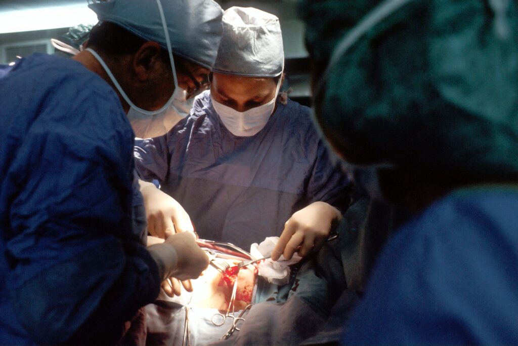 doctor and nurse during operation: surgery can lead to Blood loss which, if heavy, may cause kidney yin deficiency